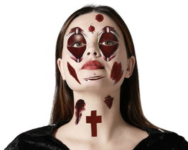 Tatouage facial muscles exposés et détails de croix