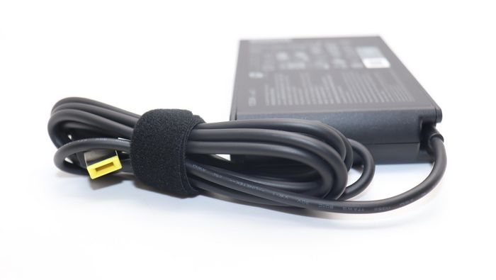 Lenovo Adaptateur secteur Slim 135W pour ThinkPad, 20V, Slim Tip, Noir Lenovo Adaptateur secteur Slim 135W pour ThinkPad, 20V, Slim Tip, Noir