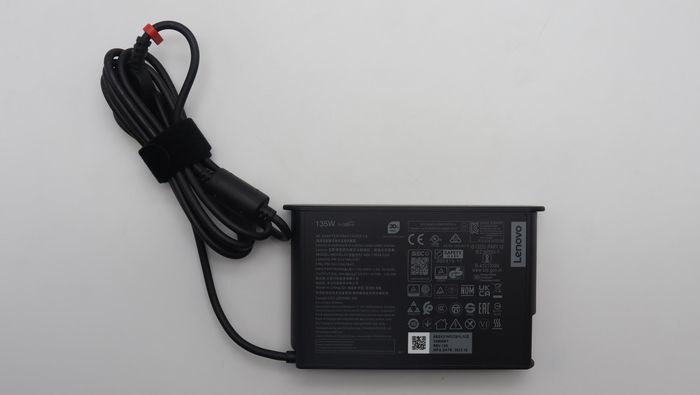 Lenovo Adaptateur secteur Slim 135W pour ThinkPad, 20V, Slim Tip, Noir Lenovo Adaptateur secteur Slim 135W pour ThinkPad, 20V, Slim Tip, Noir