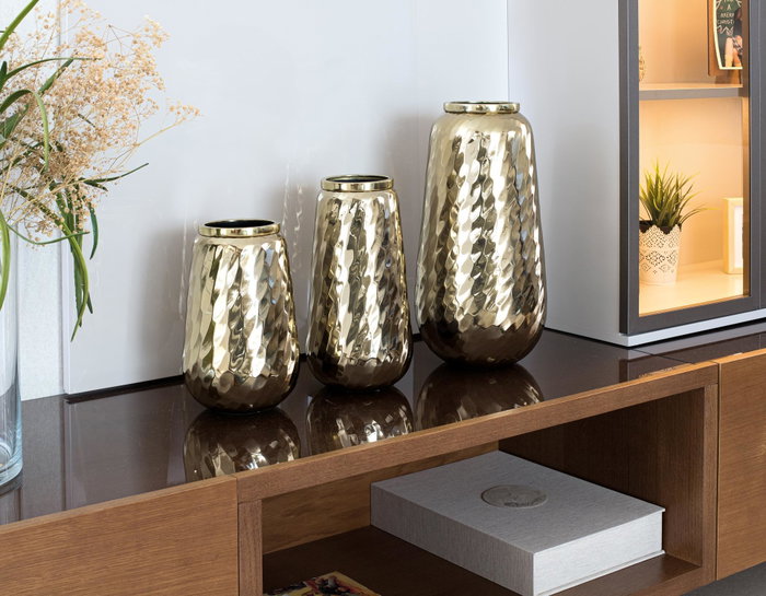 GINER Y COLOMER Fabrica2 Lot de 3 vases décoratifs en métal doré, finition martelée artisanal en aluminium, pour table ou étagère
