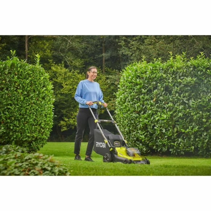 Ryobi RY18LMX40C-240 Tondeuse poussée 18V Brushless avec 2 batteries 4,0 Ah