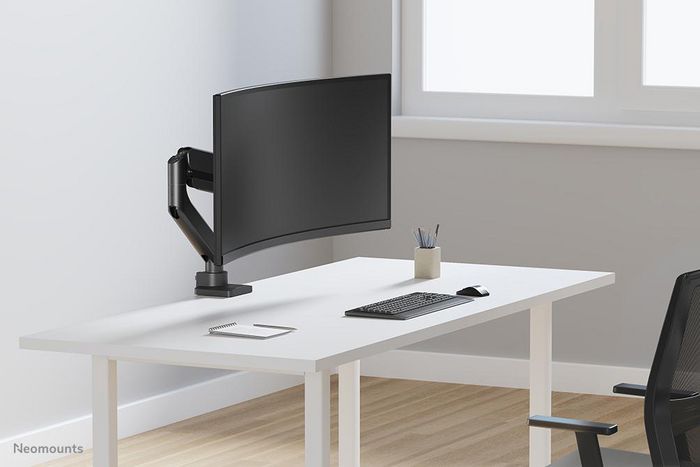 Neomounts DS70PLUS-450BL1 Support de bureau à mouvement complet VESA 100x100 pour écrans incurvés ultra-larges 17" à 49" (18 kg) avec vérin à gaz - Noir