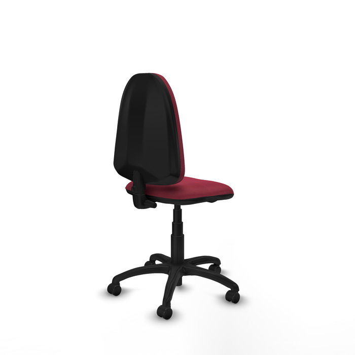 Chaise de bureau Aýna avec mécanisme Contact permanent de base, revêtue de tissu couleur grenat. Équipée d'une base en polyamide noir, sans accoudoirs et avec roulettes pour parquet