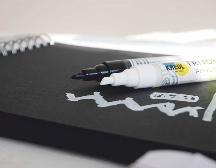 Kreul Set de 2 marqueurs acryliques Triton Edge Noir et Blanc