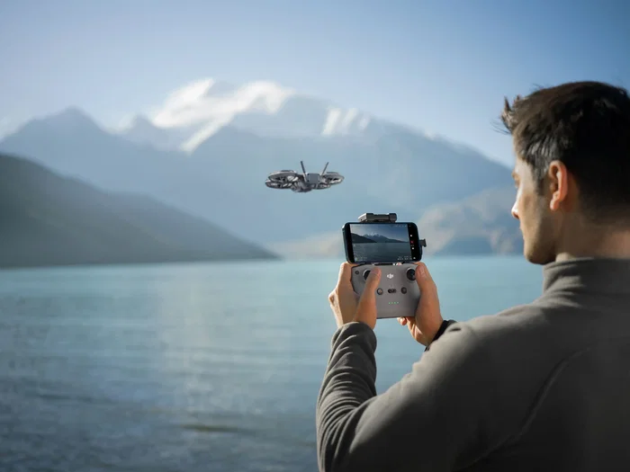 DJI Neo 2 Fly More Combo - Drone avec Caméra 1/1.3'' 48 MP, Vidéo 4K HDR, Kit de 3 Batteries
