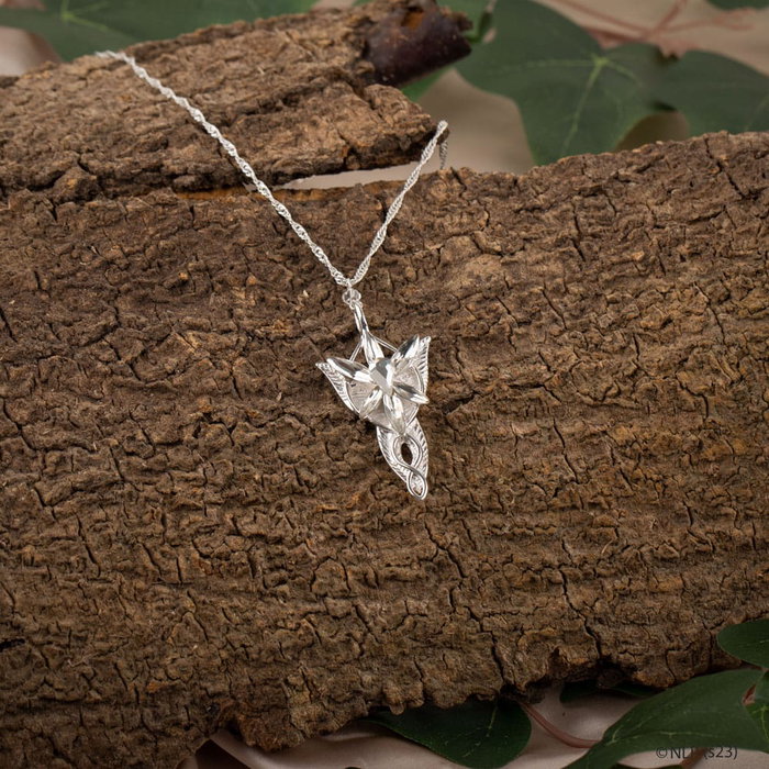 Le Seigneur des Anneaux pendentif et collier Evenstar Le Seigneur des Anneaux pendentif et collier Evenstar