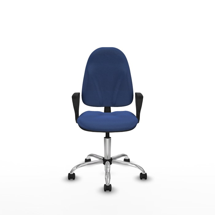 Chaise de bureau Algarra avec mécanisme de contact permanent de base, recouverte de tissu bleu marine. Équipée d'une base chromée, d'accoudoirs fixes et de roulettes autobloquantes
