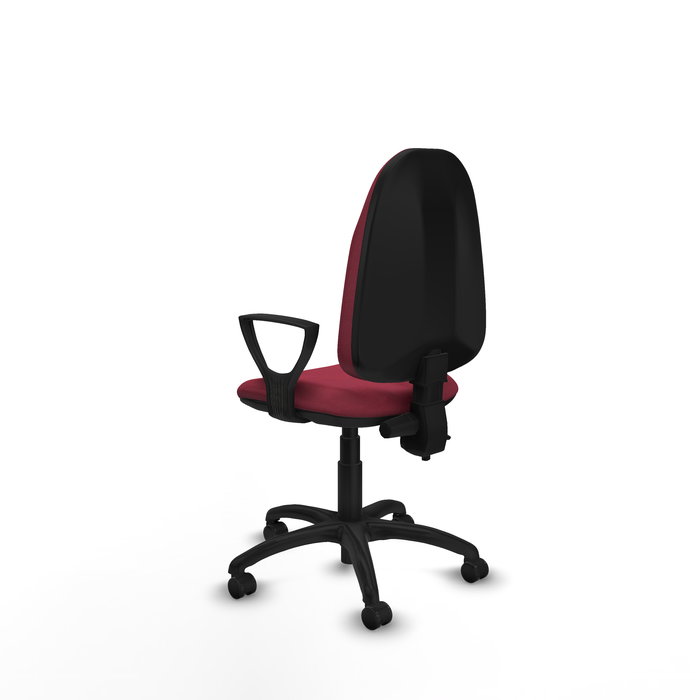 Chaise de bureau Algarra avec mécanisme de contact permanent à double poignée, recouverte de tissu couleur grenat. Équipée d'une base en polyamide noir, d'accoudoirs fixes et de roulettes autobloquantes