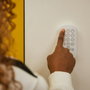 Yale - Clavier pour alarme intelligente avec commande de 4 zones, bouton de panique et contrôle par code PIN sécurisé
