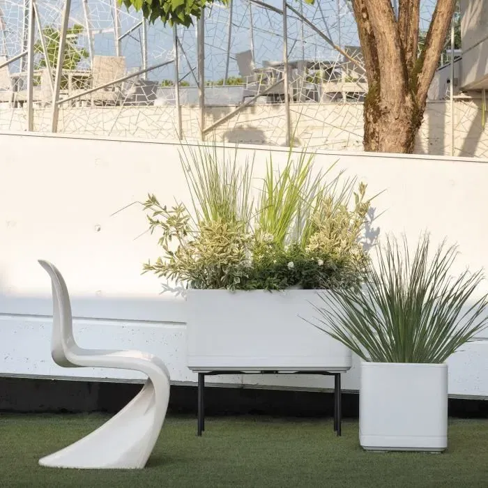 Deroma Pot de Fleurs Cube Cosmo Perle - 38 x 39 cm - Blanc - Réserve d'Eau, Roulettes - Matière Recyclée Résistante au Gel et aux UV - 25.5L