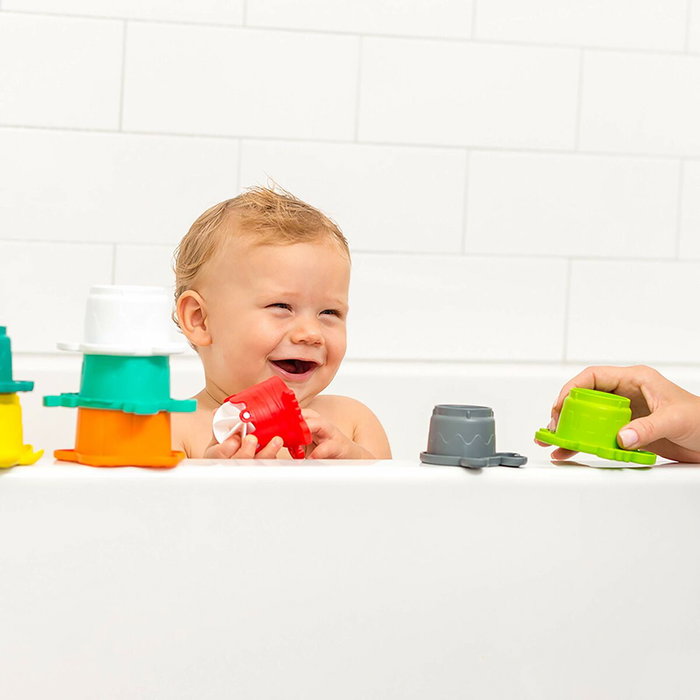 Infantino Coffret de bain 17 pièces - Gobelets, aspergeurs et pêche à la ligne