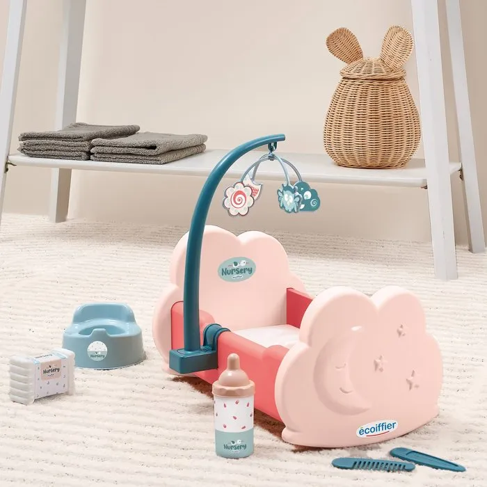 Ecoiffier Nursery 1835 - Lit à bascule bébé avec mobile et accessoires (pot, couches, peigne, thermomètre, biberon) - Jouet dès 18 mois