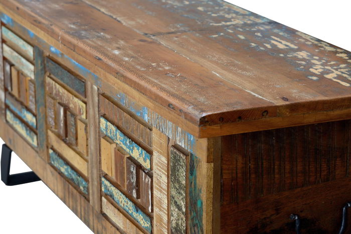 GINER Y COLOMER - Coffre en bois recyclé multicolore à ouverture supérieure et pieds en métal - Finition satinée, design géométrique - 116x47x40 cm