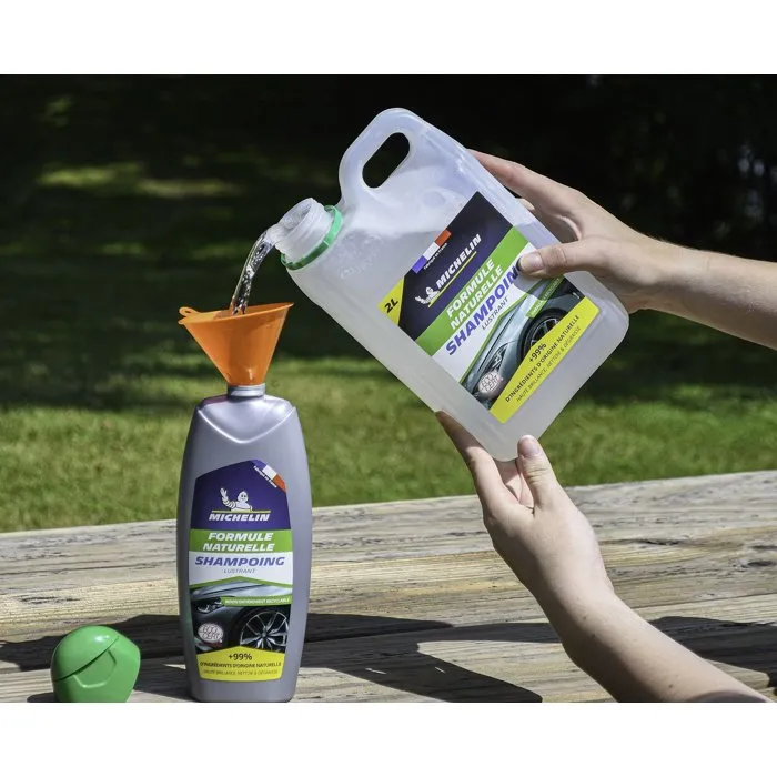 Michelin Shampooing lustrant auto 500 ml - Formule Naturelle écocertifiée - Pour peintures vernies, métallisées ou nacrées - Nettoie, dégraisse et redonne l'éclat