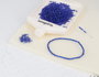Innspiro Perles de rocaille en verre rond argenté et bleu marine 2,3 mm 500g
