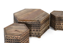 GINER Y COLOMER Lot de table basse et 2 tabourets hexagonaux naturels et noirs