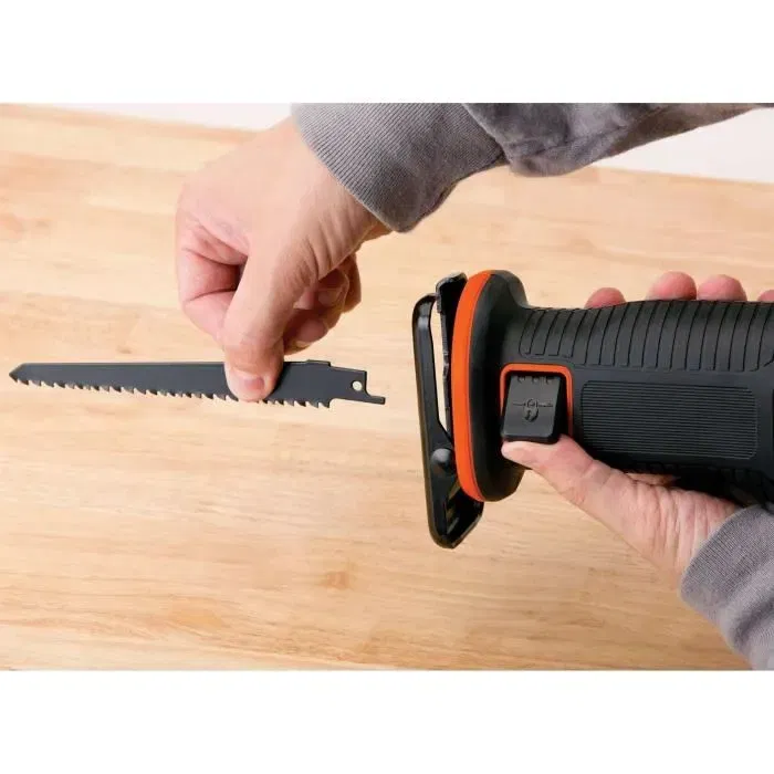 Black + Decker Sierra de sable sans fil BDCR18N - Lame 15 cm
