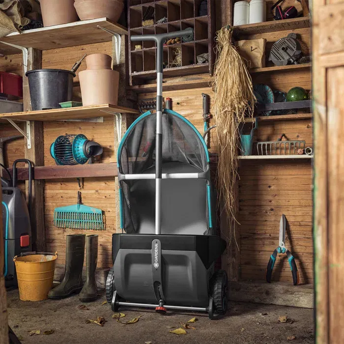 Gardena 3565-20 Ramasse-feuilles électrique, largeur de travail 49 cm, bac collecteur 90 L, poignée ergonomique, ramassage de feuilles et déchets sur toutes surfaces