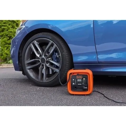 Black + Decker ASI400-XJ Gonfleur-Compresseur Filaire 11 Bars (160 PSI) avec Réglage Digital, Arrêt Auto, Allume-Cigare 12V
