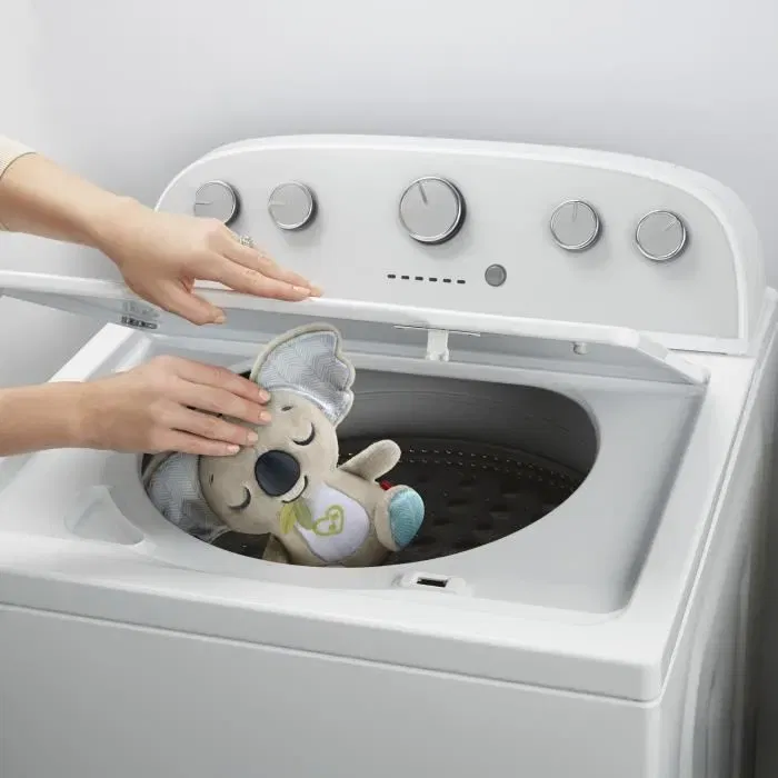 Fisher-Price Doudou Koala à Emporter JBD65 - Veilleuse Musicale en Peluche Apaisante avec Mélodies et Oreilles en Satin pour Bébé