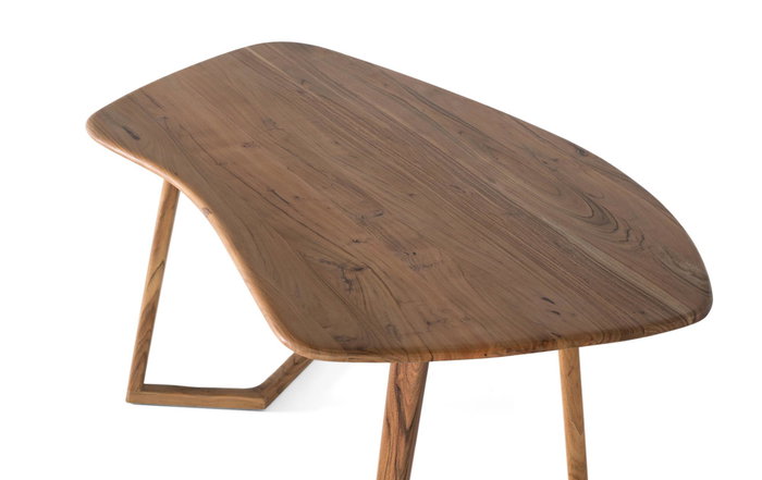 GINER Y COLOMER Bureau en bois d'acacia massif, plateau irrégulier, couleur naturelle, design artisanal