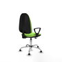 Chaise de bureau Algarra avec mécanisme de contact permanent de base, recouverte de tissu couleur pistache. Équipée d'une base chromée, d'accoudoirs fixes et de butées
