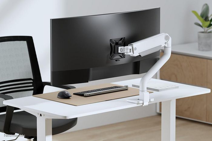 Neomounts DS70S-950WH1 - Support de bureau articulé VESA pour écran 17 à 49 pouces - Réglable en hauteur, inclinaison, rotation - Charge max 18 kg - Blanc