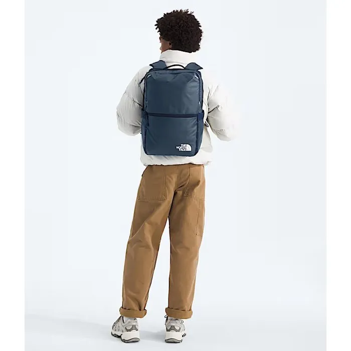 The North Face NF0A81DM 926 - Sac à dos de voyage 26L Base Camp Voyager Daypack avec compartiment PC - Shady Blue / Summit Navy