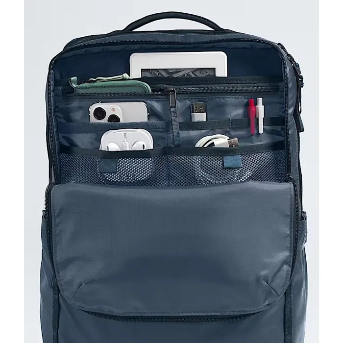 The North Face NF0A81DM 926 - Sac à dos de voyage 26L Base Camp Voyager Daypack avec compartiment PC - Shady Blue / Summit Navy