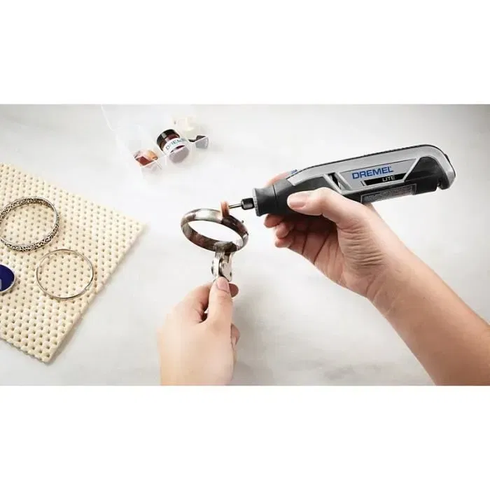 Dremel 7760/15 - Outil rotatif multifonction sans fil 3,6V F0137760JA - 15 accessoires - Recharge USB - 8000-25000 tr/min