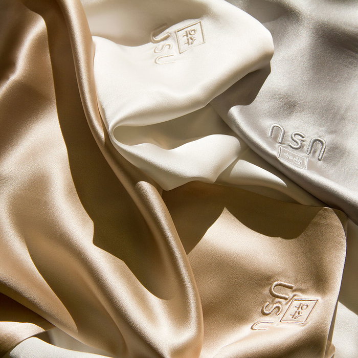 Taie d'oreiller CHOK CHOK Champagne Usu Cosmetics Soie de Mûrier 22 Momme 50x75 cm 1 unité Taie d'oreiller CHOK CHOK Champagne Usu Cosmetics Soie de Mûrier 22 Momme 50x75 cm 1 unité