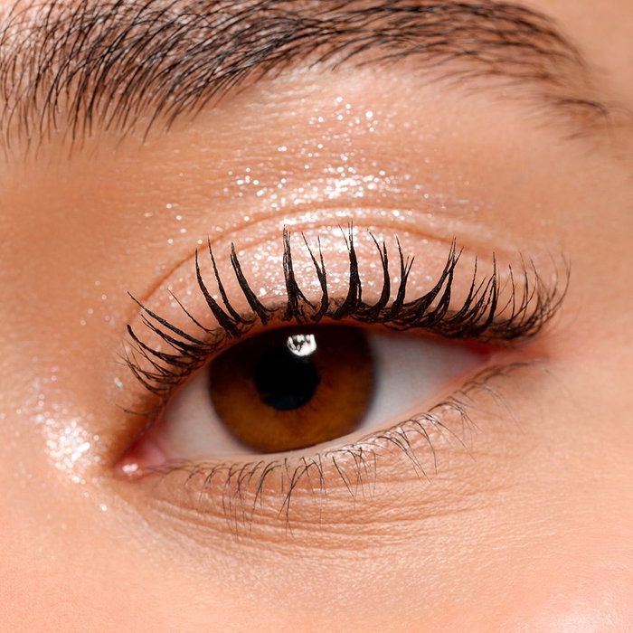 Essence Fard à paupières pailleté monochrome n°01 - Brillance givrée, ombre argentée glacée, 2 g Essence Fard à paupières pailleté monochrome n°01 - Brillance givrée, ombre argentée glacée, 2 g