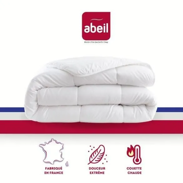 Abeil Couette Chaude Hiver Douceur Auvergnate 400 gr/m2 Blanc 200 x 200 cm 2 Personnes - Fibres Synthétiques - Fabriquée en France Abeil Couette Chaude Hiver Douceur Auvergnate 400 gr/m2 Blanc 200 x 200 cm 2 Personnes - Fibres Synthétiques - Fabriquée en France