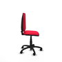 Chaise de bureau Aýna avec mécanisme de contact permanent de base, rembourrée de tissu rouge. Équipée d'une base en polyamide noir, sans accoudoirs et de roulettes en nylon de 50 mm.