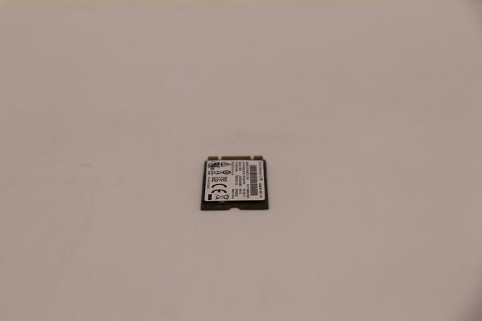 Lenovo SSD interne PCIe NVMe 128 Go - Format M.2 2242 pour une performance et une fiabilité accrues Lenovo SSD interne PCIe NVMe 128 Go - Format M.2 2242 pour une performance et une fiabilité accrues
