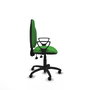 Chaise de bureau Algarra avec mécanisme à double poignée à contact permanent, recouverte de tissu vert. Équipée d'une base en polyamide noir, d'accoudoirs fixes et de roulettes autobloquantes