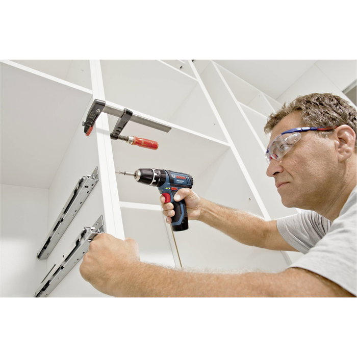 Bosch Professional GSB 12V-15 Perceuse-visseuse à percussion avec 2 batteries 2,0Ah et chargeur AL 12V-20 Bosch Professional GSB 12V-15 Perceuse-visseuse à percussion avec 2 batteries 2,0Ah et chargeur AL 12V-20