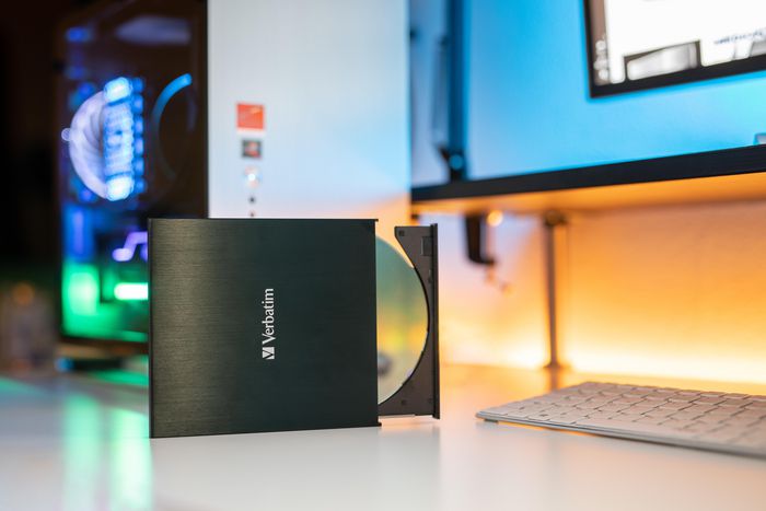 Verbatim Graveur de CD/DVD Externe Ultra Mince avec Connexion USB-C, Câble USB-C vers USB-A Inclus, Logiciel Nero Burn & Archive, Alimentation par USB