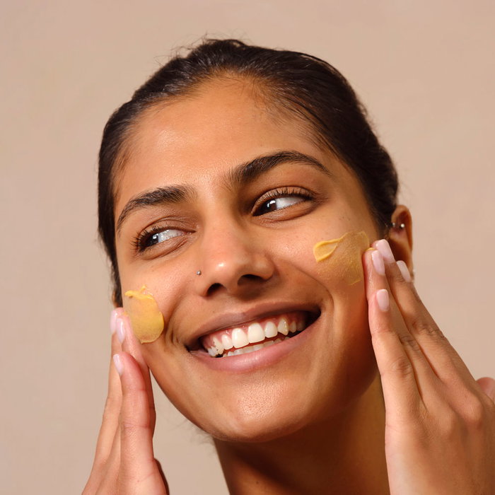 The Body Shop Microdermabrasion Illuminatrice à la Vitamine C 100 ml - Traitement pour le teint, ingrédients naturels, Vegan