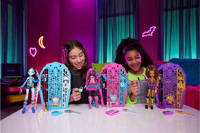 Mattel Monster High Skulltimate Secrets Frankie - Poupée avec placard et plus de 19 surprises, Version espagnole