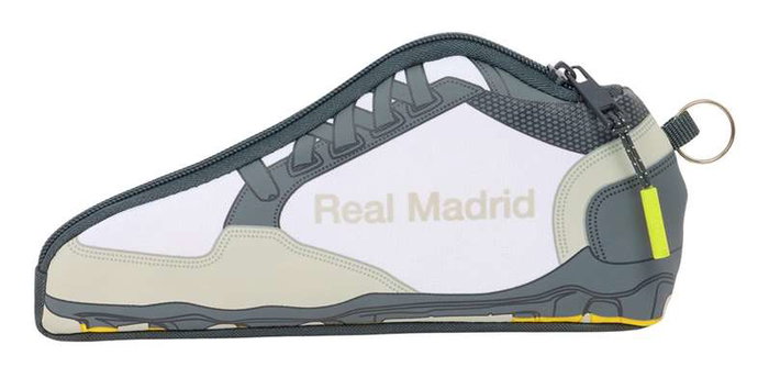 Safta Portatodo, boîte de rangement zapatilla pour équipement Real Madrid, dimensions 24x10x2 cm, âge recommandé 3 ans et plus Safta Portatodo, boîte de rangement zapatilla pour équipement Real Madrid, dimensions 24x10x2 cm, âge recommandé 3 ans et plus