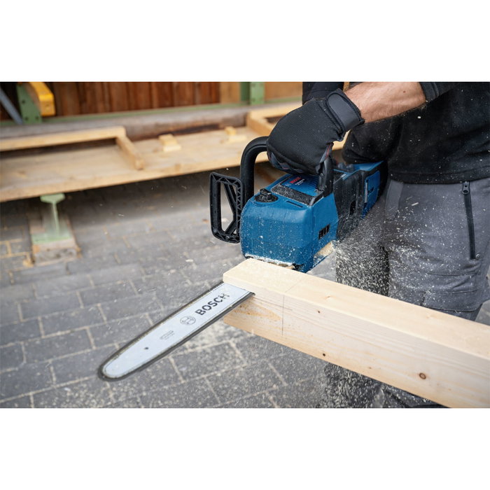 Bosch Professional GKE 18V-40 Tronçonneuse sans fil avec batterie 5,5 Ah et chargeur