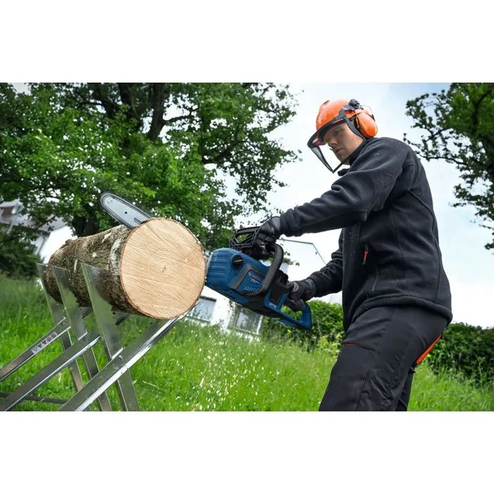 Bosch Professional GKE 18V-40 - Tronçonneuse sans fil avec batterie Expert 5.5Ah et chargeur Bosch Professional GKE 18V-40 - Tronçonneuse sans fil avec batterie Expert 5.5Ah et chargeur