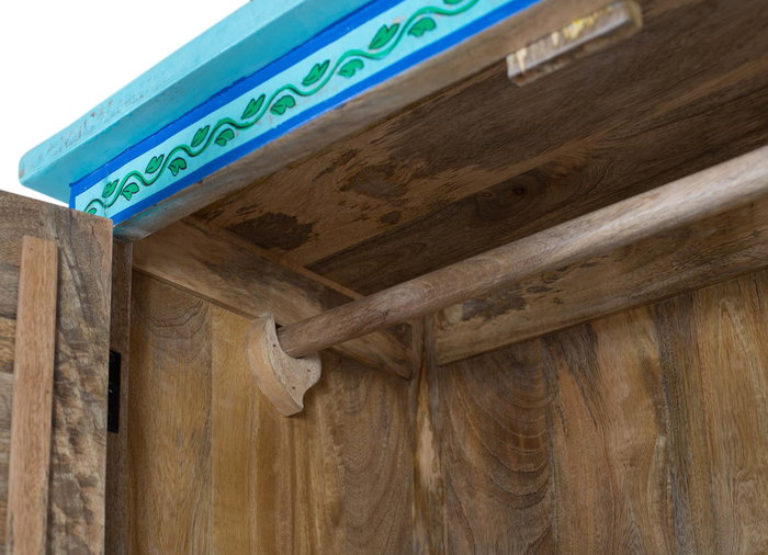 GINER Y COLOMER - Armoire en bois de manguier avec design artisanal mallorquin, couleur bleu vibrant, porte à listons horizontaux, barre à cintres, étagère amovible - Haut. 2 m