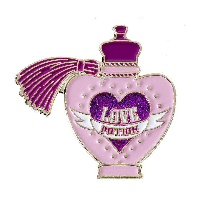 THE CARAT SHOP Badge épingle - Potion d'Amour Harry Potter (Anglais) - Alliage de zinc (93% zinc, 3% cuivre, 4% aluminium)