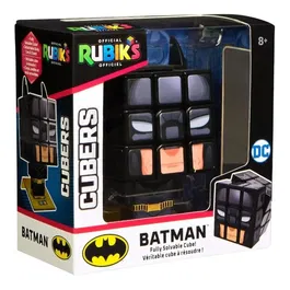 Spin Master Rubik's Cube 3x3 Officiel Batman - Jeu de Réflexion avec Socle d'Exposition Super Héros - Puzzle à Résoudre - À Partir de 8 Ans