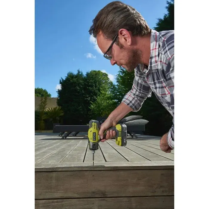 Ryobi RC18120-120C - Batterie Lithium+ ONE+ 18V 2.0 Ah compacte avec chargeur rapide 2.0 A pour outils sans fil