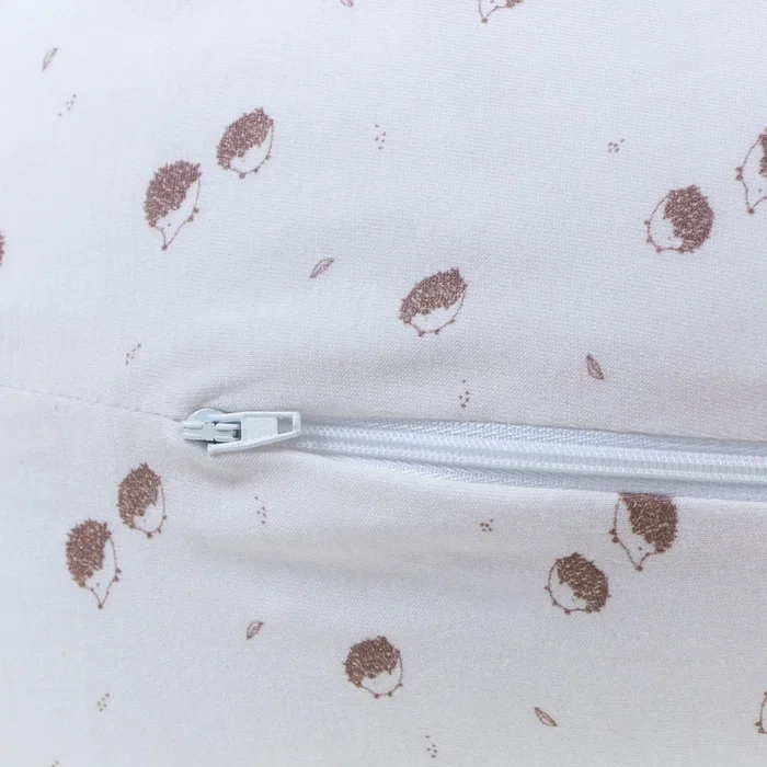 Tineo - Coussin de maternité 2-en-1 de grossesse et allaitement, en jersey de coton déhoussable écru avec motif hérissons