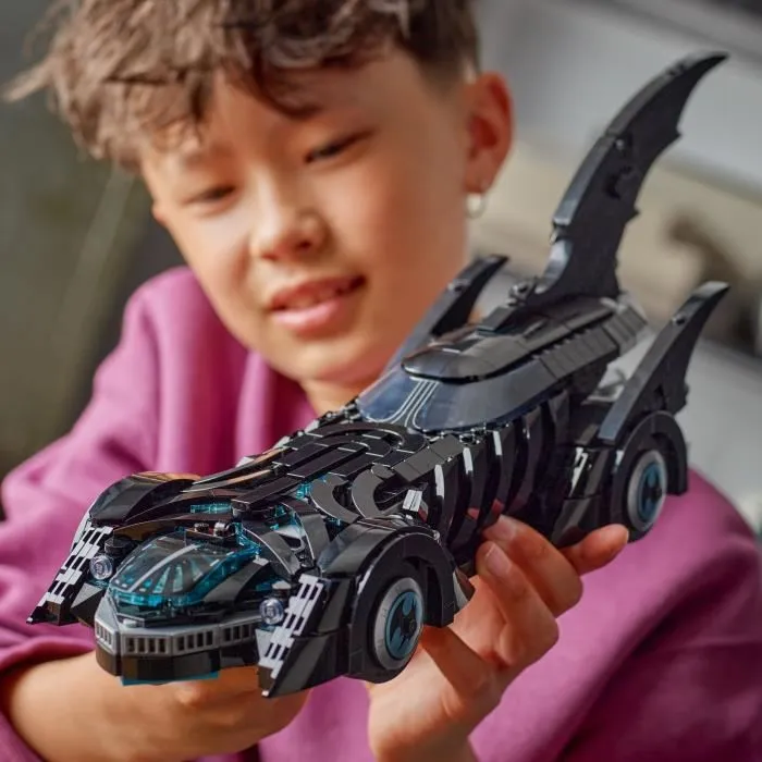 LEGO DC Batman 76304 - Batmobile du film Batman Forever - Jeu de construction avec figurine Batman - 909 pièces - Dès 12 ans