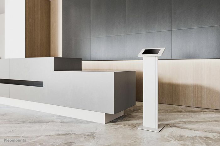 Neomounts FL15-750WH1 Support au sol pour tablettes 9.7 à 11 pouces avec antivol et gestion des câbles - Blanc